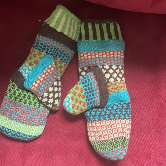 Accessories - Brand new women’s mittens